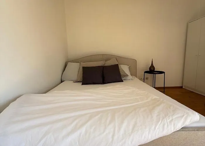 Апартаменти Cozy Studioapartment With Graden In Free Parking Грац